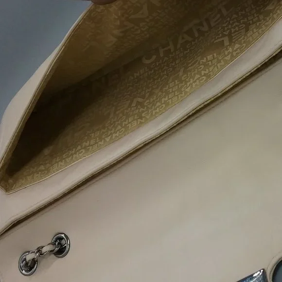 SOLD! 🤑 CHANEL Mademoiselle East West Flap - Picture 9 of 17